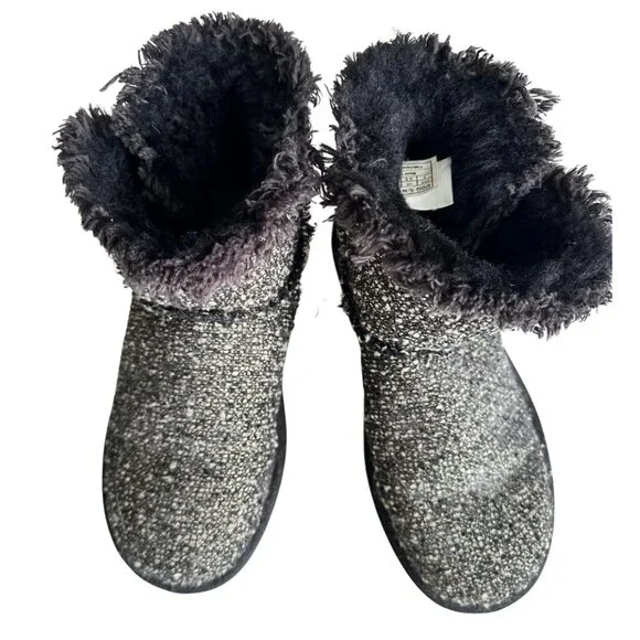 UGG Tweed Ankle Boots Women’s 7 Black Bouclé Fur Lined Winter Boots - Picture 5 of 6